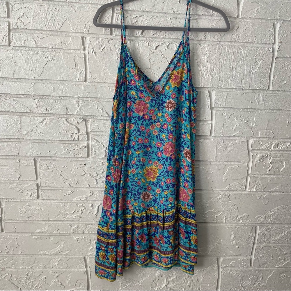 COLORFUL FLORAL BOHEMIAN DRESS - SIZE MEDIUM